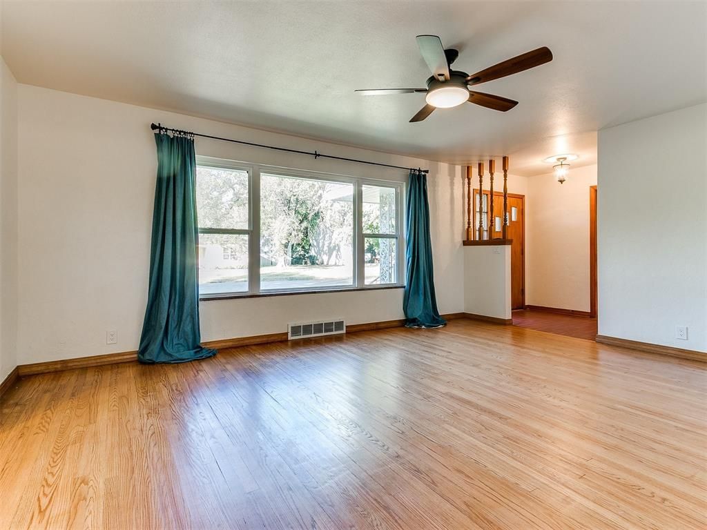 Image 11 of property listing at 319 W Jackson Street, Crescent, OK 73028