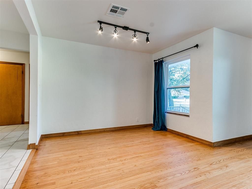 Image 13 of property listing at 319 W Jackson Street, Crescent, OK 73028