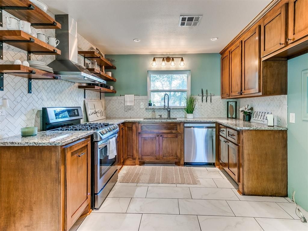 Image 15 of property listing at 319 W Jackson Street, Crescent, OK 73028