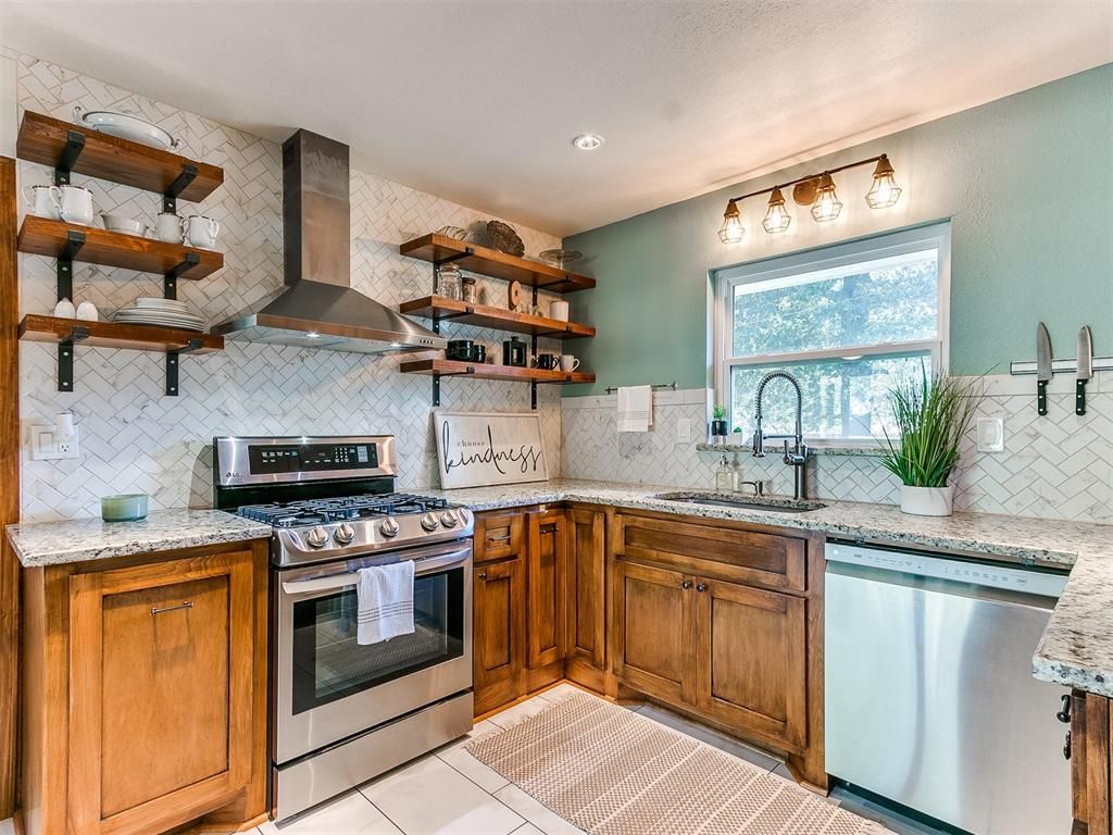 Image 16 of property listing at 319 W Jackson Street, Crescent, OK 73028