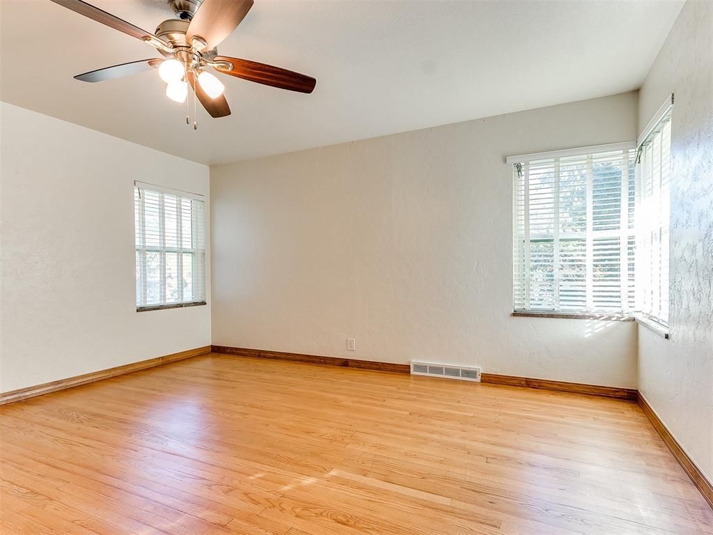 Image 26 of property listing at 319 W Jackson Street, Crescent, OK 73028