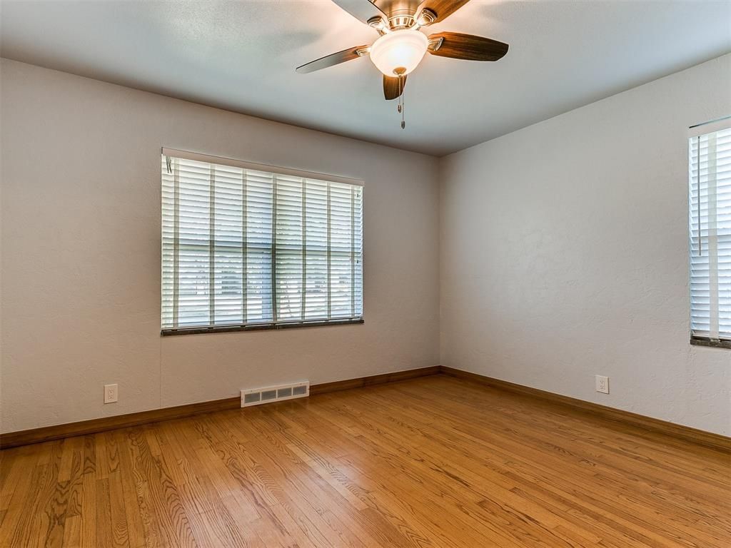 Image 27 of property listing at 319 W Jackson Street, Crescent, OK 73028