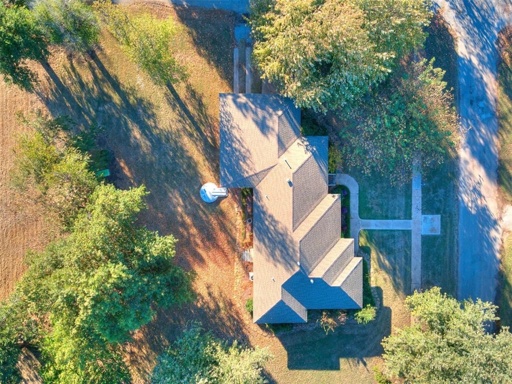 Image 6 of property listing at 319 W Jackson Street, Crescent, OK 73028