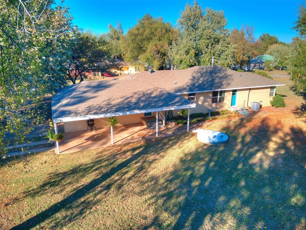 Image 7 of property listing at 319 W Jackson Street, Crescent, OK 73028