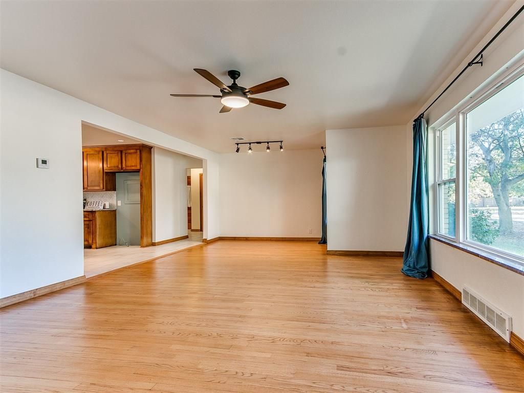 Image 9 of property listing at 319 W Jackson Street, Crescent, OK 73028