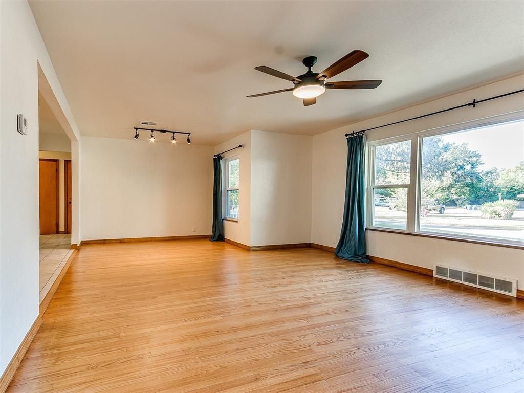 Image 10 of property listing at 319 W Jackson Street, Crescent, OK 73028