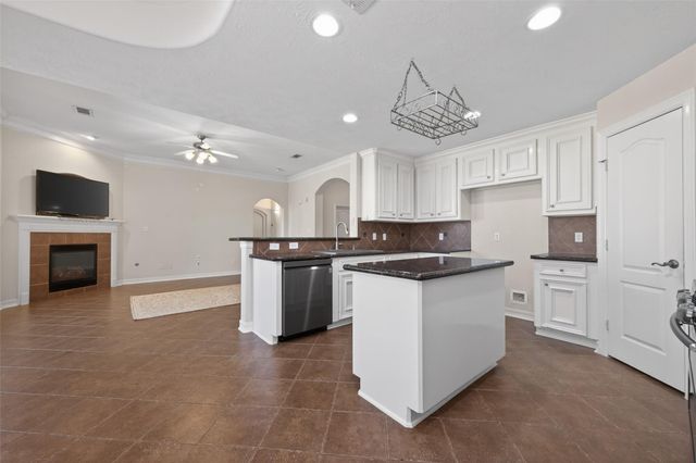 3327 Willowbend Road, Montgomery, TX 77356