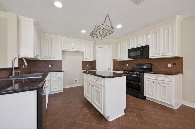 3327 Willowbend Road, Montgomery, TX 77356