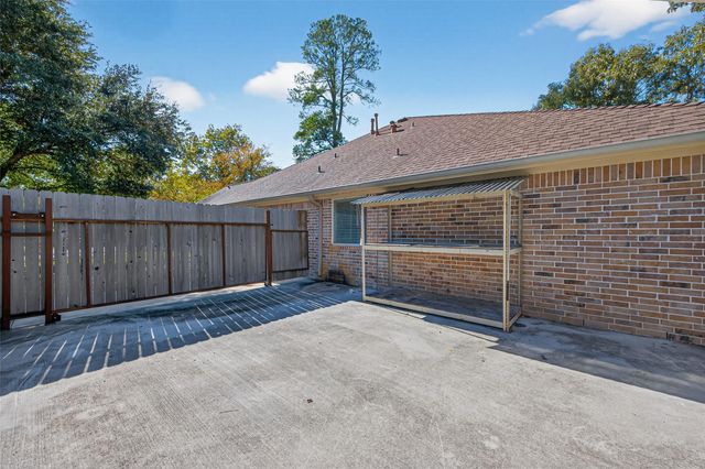 3327 Willowbend Road, Montgomery, TX 77356