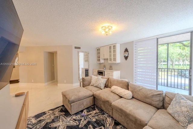 10451 W Broward Blvd 201, Plantation, FL 33324