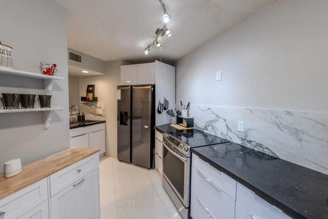 10451 W Broward Blvd 201, Plantation, FL 33324