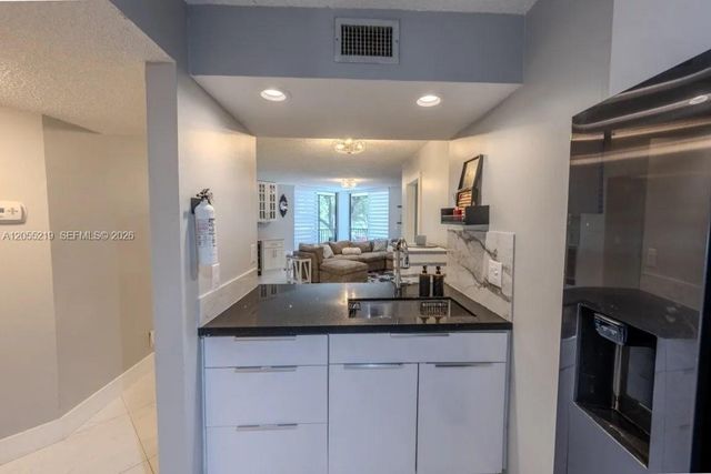 10451 W Broward Blvd 201, Plantation, FL 33324