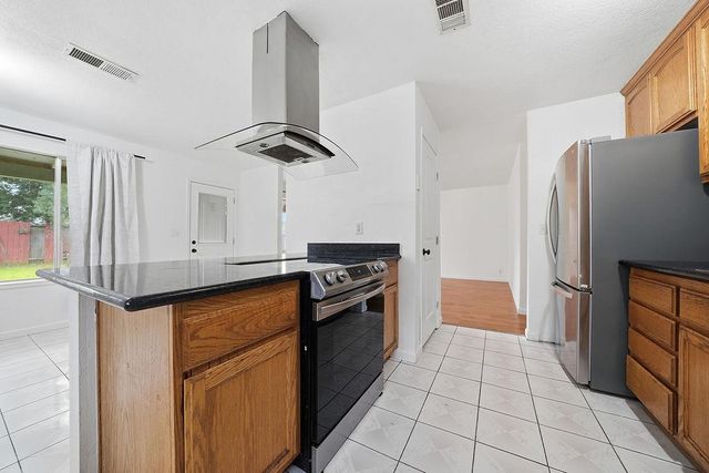 104 Wildflower Dr, Galt, CA 95632