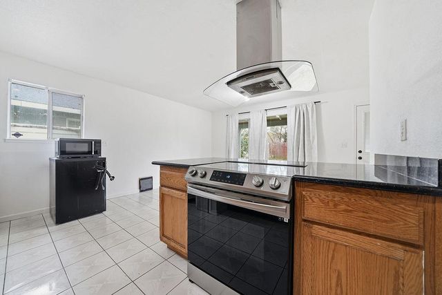 104 Wildflower Dr, Galt, CA 95632