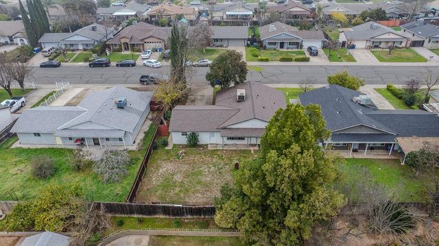 104 Wildflower Dr, Galt, CA 95632