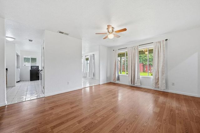 104 Wildflower Dr, Galt, CA 95632