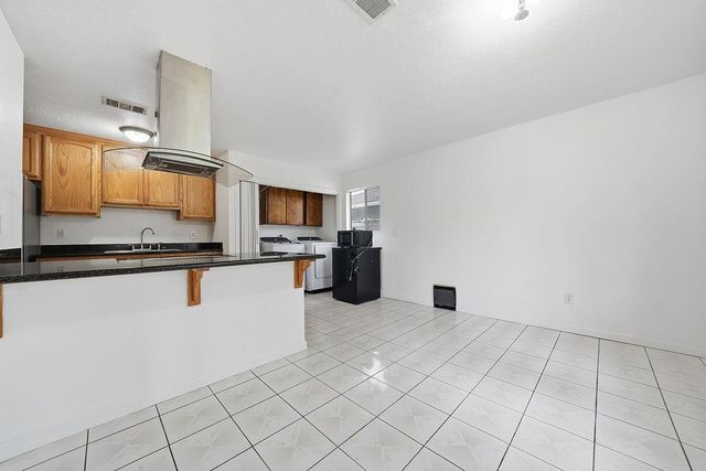 104 Wildflower Dr, Galt, CA 95632