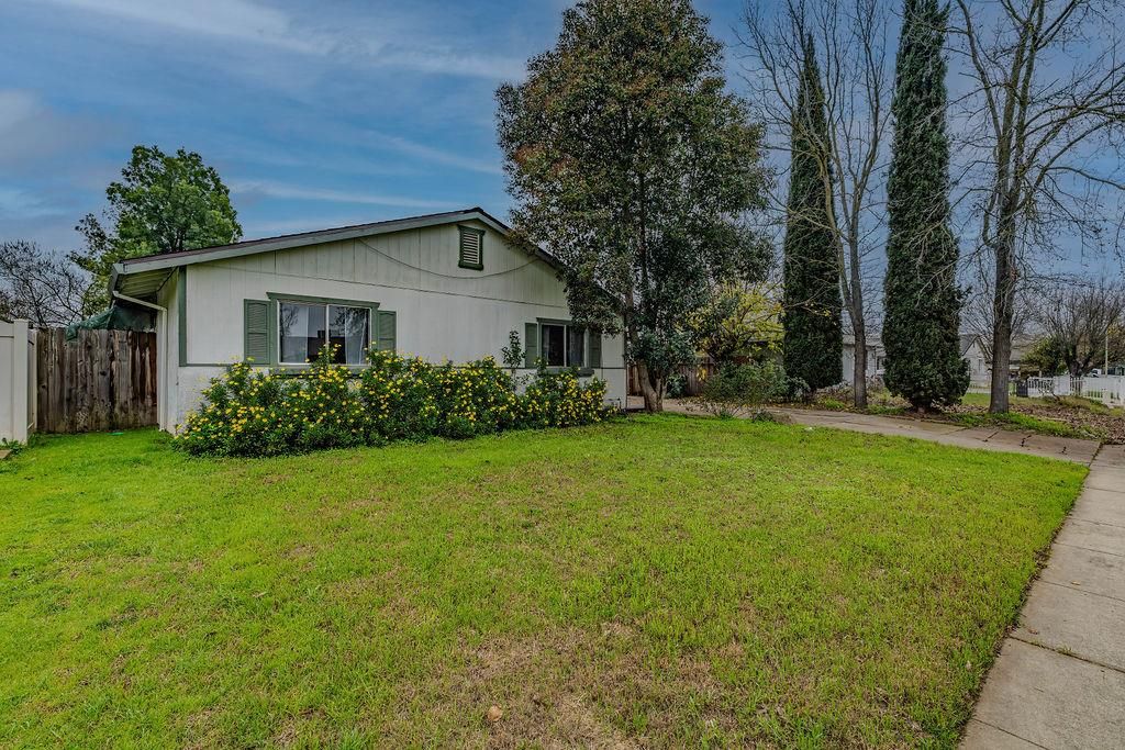 104 Wildflower Dr, Galt, CA 95632