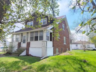15350 E 10 Mile Road, Eastpointe, MI 48021