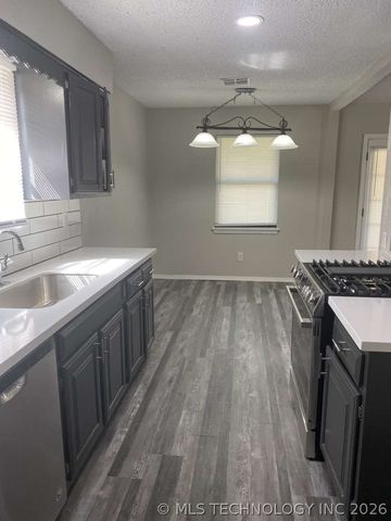 28593 E 139th Street S, Coweta, OK 74429