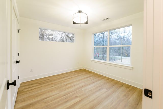 809 Swinging Bridge Rd, Old Hickory, TN 37138