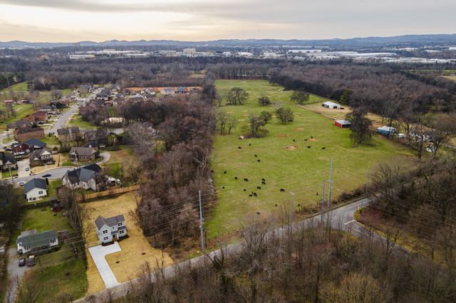 809 Swinging Bridge Rd, Old Hickory, TN 37138