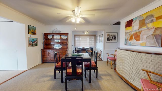 65 A Little Pine Lane, East Quogue, NY 11942