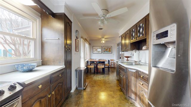 65 A Little Pine Lane, East Quogue, NY 11942