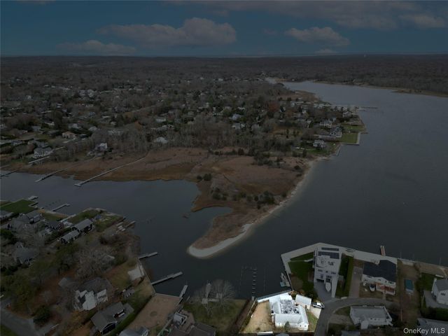 65 A Little Pine Lane, East Quogue, NY 11942