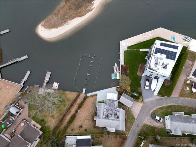 65 A Little Pine Lane, East Quogue, NY 11942