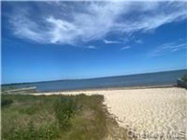 65 A Little Pine Lane, East Quogue, NY 11942