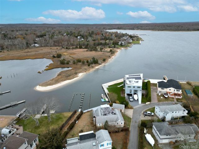 65 A Little Pine Lane, East Quogue, NY 11942