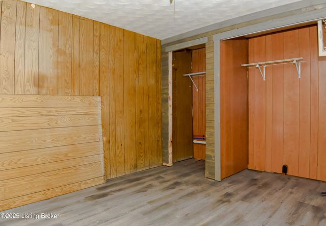 2913 Slevin St, Louisville, KY 40212