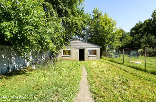 2913 Slevin St, Louisville, KY 40212