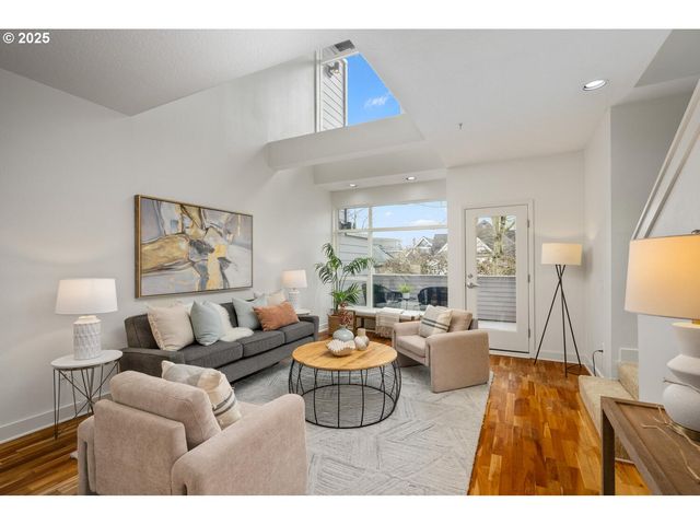 2327 Nw NORTHRUP St 12, Portland, OR 97210