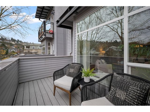 2327 Nw NORTHRUP St 12, Portland, OR 97210