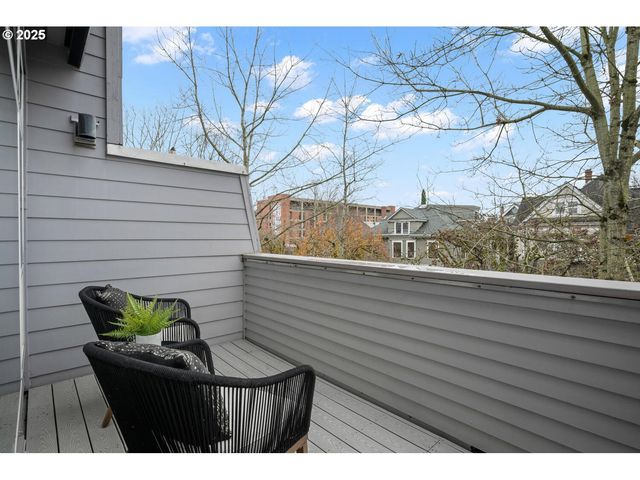 2327 Nw NORTHRUP St 12, Portland, OR 97210