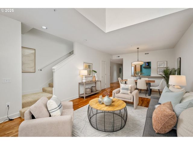 2327 Nw NORTHRUP St 12, Portland, OR 97210