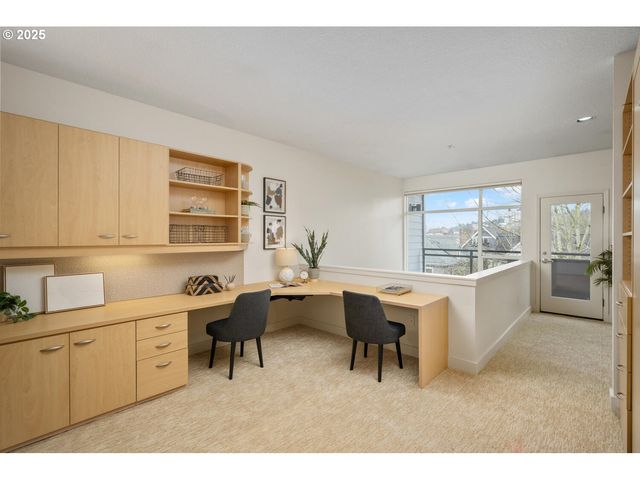 2327 Nw NORTHRUP St 12, Portland, OR 97210