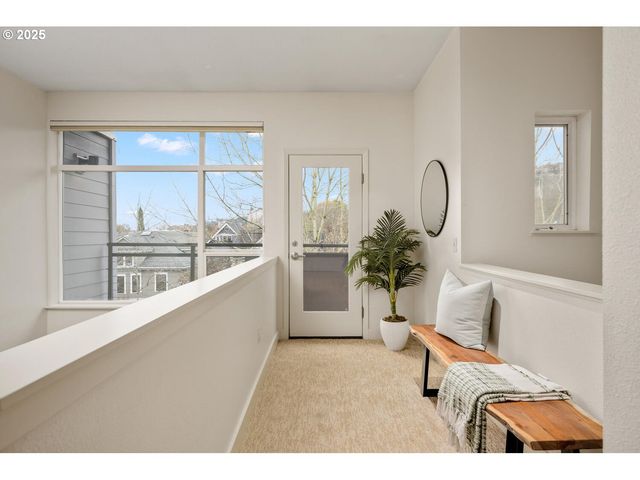 2327 Nw NORTHRUP St 12, Portland, OR 97210