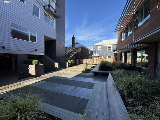 2327 Nw NORTHRUP St 12, Portland, OR 97210