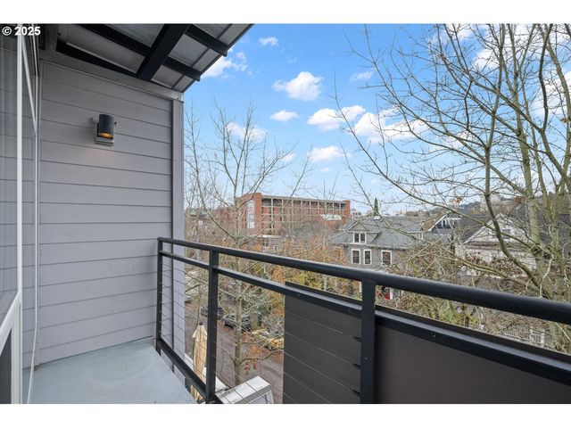 2327 Nw NORTHRUP St 12, Portland, OR 97210