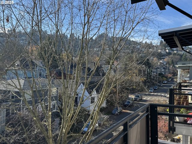 2327 Nw NORTHRUP St 12, Portland, OR 97210