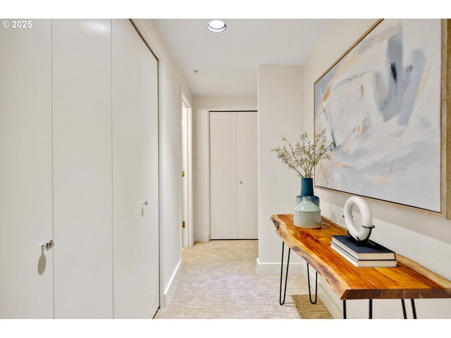 2327 Nw NORTHRUP St 12, Portland, OR 97210