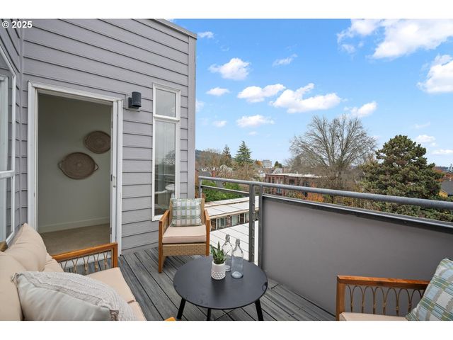 2327 Nw NORTHRUP St 12, Portland, OR 97210