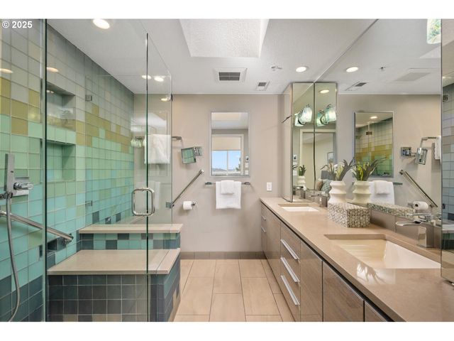 2327 Nw NORTHRUP St 12, Portland, OR 97210