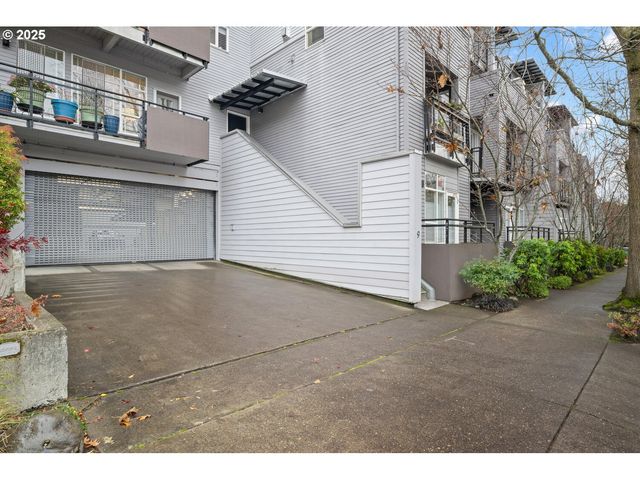 2327 Nw NORTHRUP St 12, Portland, OR 97210