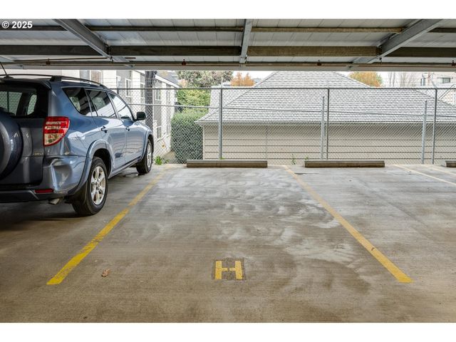 2327 Nw NORTHRUP St 12, Portland, OR 97210