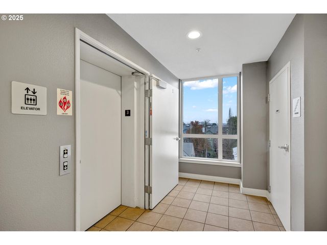 2327 Nw NORTHRUP St 12, Portland, OR 97210