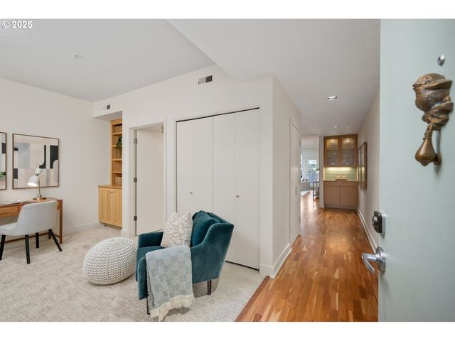 2327 Nw NORTHRUP St 12, Portland, OR 97210